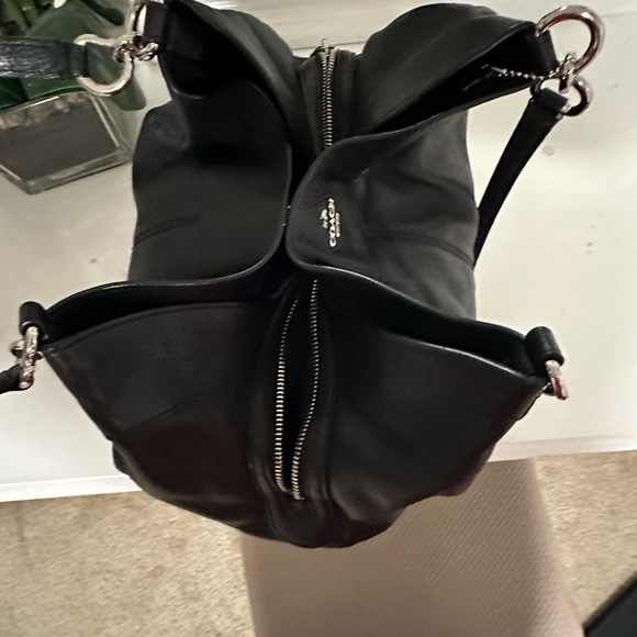 Coach Black Leather Shoulder Bag with Pebbled Texture - Picture 5 of 14